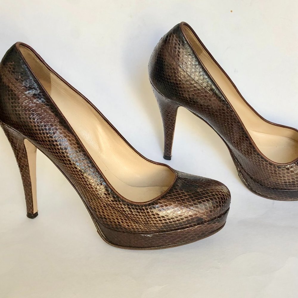 EUC MaxMara Snakeskin Platform Pumps Size 38/US 7